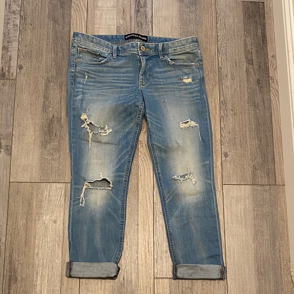 EXPRESS Light Blue Distressed Cropped Jeans